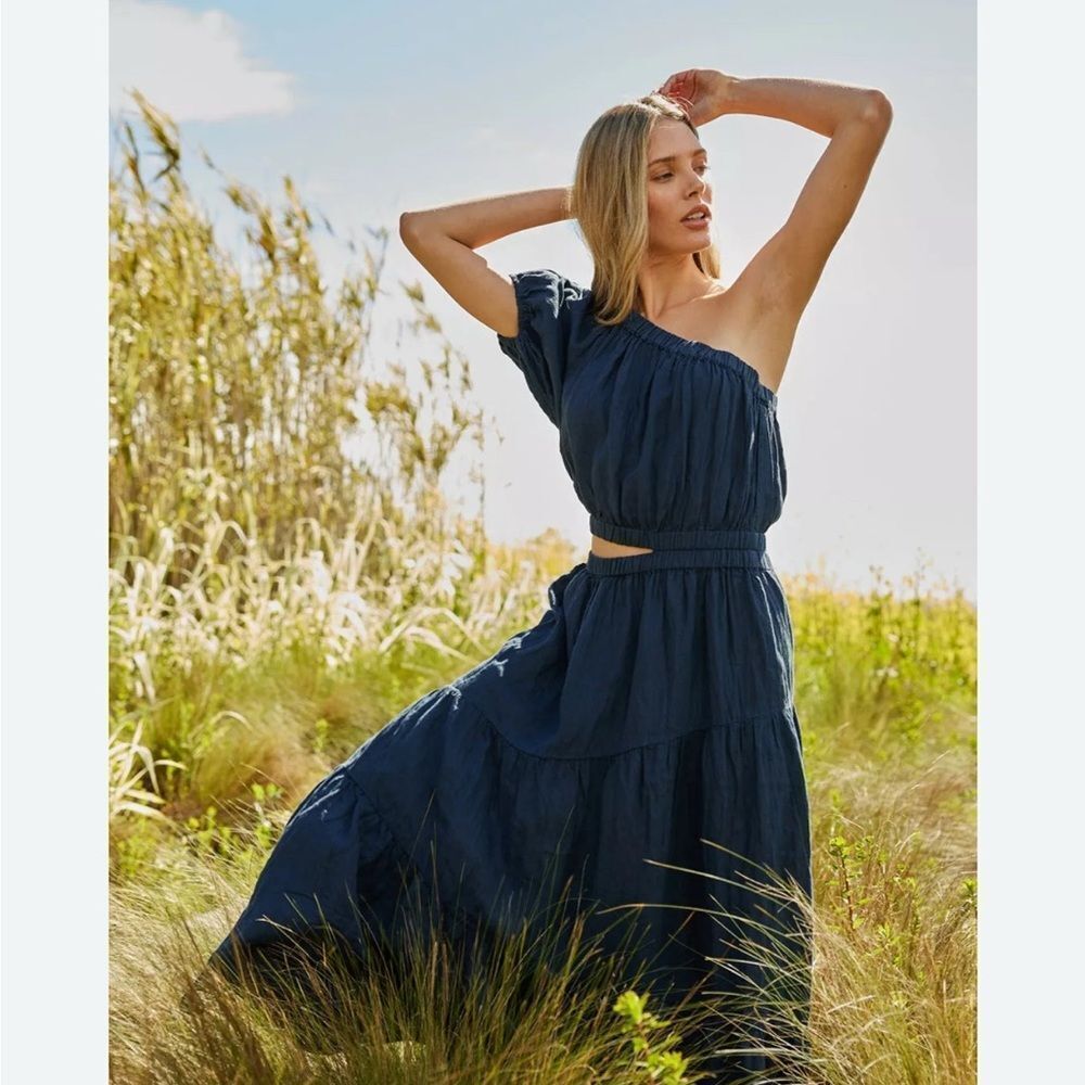 NWT anthropology Velvet by Graham & Spencer
Giselle Linen One Shoulder Dress